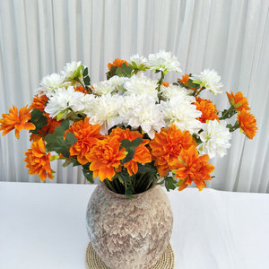 Arrangement floral artificiel Queyiyi Flowers Dahlias 68cm en soie pour la décoration de la maison et des mariages - Product Image 1
