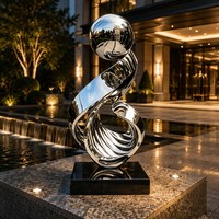 Escultura de Acero Inoxidable Pulido con Temática de Animales y Música, con Esfera de Espejo sobre Cintas Entrelazadas - Regalo para el Día Nacional y Navidad