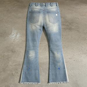 جينز رجالي من YOUMI بخدمة تصنيع حسب الطلب، بتصميم عتيق باهت ومتهالك مع حواف خام وقصة مستقيمة، مزين بنقاط ملونة، مصنوع من القطن 100٪ - Product Image 2