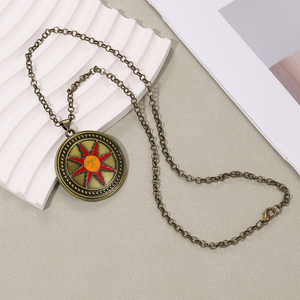 ZRM <span class=keywords><strong>Dark</strong></span> Souls Solar Knight Soral Porte-clés et Collier en Alliage de Zinc Ignifuge, Personnage Féminin de Dessin Animé Altlius, Accessoires de Jeu - Product Image 6