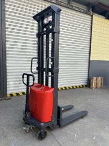 Apilador Semi-eléctrico Nuevo de 1.5t-2t, Montacargas de Alta Calidad, Altura de Elevación de 1.6-3 Metros - Product Image 4