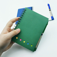Logotipo personalizado Kraft precio barato encuadernación en espiral de negocios nota personalizada con enchufe de la pluma cuaderno para estudiantes fabricante