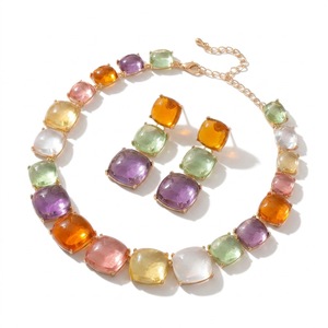 Set di Gioielli Placcato Oro 18K con Cristalli Multicolore Taglio Cuscino, Collana Girocollo con Pietre Incastonate a Griffe Quadrate e Orecchini Pendenti da Donna per Feste - Product Image 2