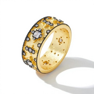 Bague de cocktail de luxe pour femme en or jaune, diamant taille princesse, sertissage pavé floral, bijoux de soirée - Product Image 3