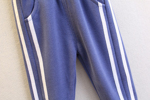 Vente en gros de vêtements pour enfants : Ensembles de sport pour garçons, pulls amples à demi-zip avec lettres brodées - Product Image 4