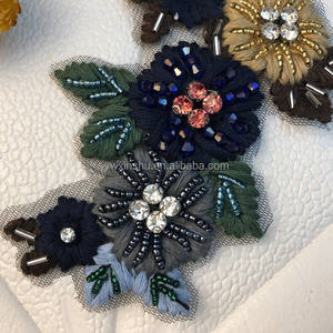 Parches decorativos de tela <span class=keywords><strong>con</strong></span> cuentas hechas a mano <span class=keywords><strong>con</strong></span> bordado de <span class=keywords><strong>flores</strong></span> transparentes, de colores versátiles, a la moda - Product Image 1