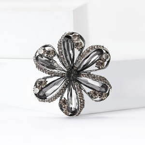 Broches de Flores con Cristales de Imitación y Aleación Chapada en Oro, Diseño 2026, para Accesorios de Ropa de Mujer para Carnaval - Product Image 4