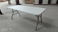 Table Pliante de Traiteur Rectangulaire en Plastique HDPE Blanc pour Extérieur, Durable, avec Piètement Rabattable pour Restauration, Jardin, Fêtes, Événements et Hôtels