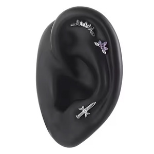 Clous d'oreille en alliage de titane, design épée, cœur, aile, certifiés ASTM F136, bijoux de piercing pour cartilage, boucles d'oreilles unisexes - Product Image 2
