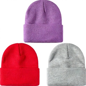 Casquette d'hiver tricotée unisexe en polyester, motif lettres lumineuses dans le noir, design de logo personnalisé, idéale pour les voyages - Product Image 3