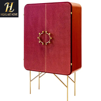 Meuble de maison design, rouge, luxe, avec pieds en métal doré, buffet à double porte, armoire pour villa, hôtel, salon
