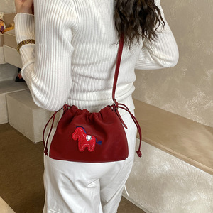 Borsa a tracolla da <span class=keywords><strong>donna</strong></span> in PU ricamata a pieghe, stile nuvola, alla moda, ampia e comoda, con coulisse, nuova collezione Primavera 2026 - Product Image 3