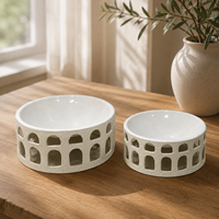 Bol en céramique architecturale à double rangée de découpes en arc, blanc, sculptural, pièce maîtresse décorative pour la décoration de table console