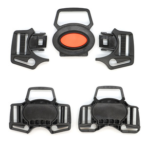 Hebilla de Seguridad para Cochecito A238 25MMx40MM, Hebilla de Plástico con Resorte, Totalmente Negra con Botones Rojos - Product Image 2