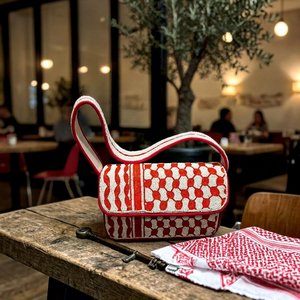 Sac à main rectangulaire en polyester brodé de perles de verre faites à la main, motif géométrique rouge et blanc, artisanat textile, souvenir - Product Image 1