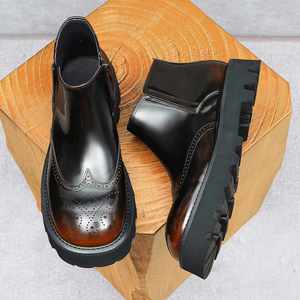 Botas Chelsea Brogue de Charol para Hombre con Punta Redonda Brillante, Cremallera Lateral, Estilo Martin, Suela Gruesa y Acabado Desgastado - Product Image 5