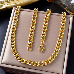 Collier chaîne fine à maillons entrelacés en acier inoxydable 316L plaqué or 18 carats, vente en gros, personnalisable, idéal pour les fêtes et les cadeaux. - Product Image 5