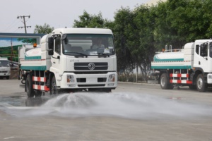 Réservoir d'<span class=keywords><strong>eau</strong></span> d'irrigation agricole d'une capacité de 30 000L Arroseur rotatif à 360 ° Moteur diesel à entraînement 4x2 pour l'arrosage des jardins agricoles - Product Image 4