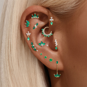Piercing à dos plat en argent S925 doré style INS pour femme avec chalcédoine verte naturelle en forme de goutte d'eau - Product Image 1