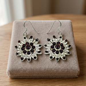 Boucles d'oreilles pendantes vintage en forme de fleur, plaquées argent, avec pierres naturelles et cristaux, sertissage griffe, bijoux pour femme, certifiés par un tiers - Product Image 2