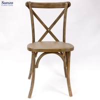 Chaise de salle à manger empilable en bois massif de style rustique avec dossier croisé, idéale pour événements, mariages, écoles et ateliers