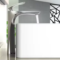 Robinets de lavabo en acier inoxydable au design moderne Robinets de salle de bain à bas prix Robinet de lavabo en céramique à eau froide mélangée
