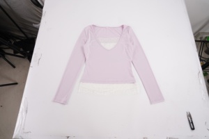 เสื้อยืดคอวีแต่งลูกไม้สไตล์หวานซ่อนเปรี้ยว ดีไซน์เลเยอร์ซ้อนกัน  สำหรับฤดูใบไม้ร่วงและฤดูหนาว  สีสันหลากหลาย  ใส่ได้หลายโอกาส  เสื้อท่อนบนสีพื้นสำหรับผู้หญิง - Product Image 6