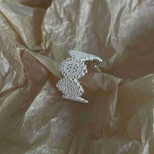 Bague en argent pur S925 Wenchi, style rétro exquis, motif floral ajouré, incrustée, design de niche féminin, luxe léger haut de gamme - Product Image 4