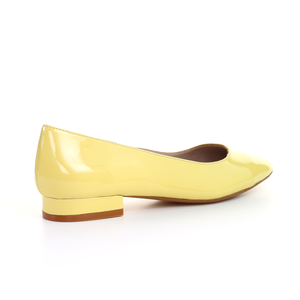 Ballerine in Pelle Verniciata con Punta Quadrata (Giallo) - Product Image 1