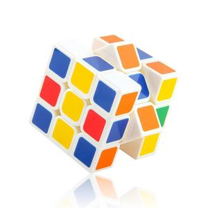 Cubo di Rubik 3x3 Xinhen con Rotazione Fluida a Molla, Angoli Arrotondati, per Competizioni di Velocità, Scatola Espositiva Verticale Monocolore per Giocattoli - Product Image 5