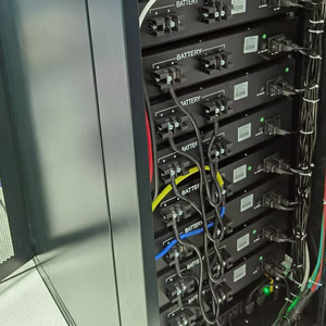 Sistema de Alimentación Ininterrumpida (UPS) Shan Shuo de 48V 50Ah para Montaje en Rack con Batería de Litio Externa de Larga Duración para Cortes de Energía - Product Image 1