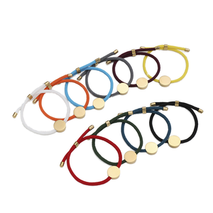 Pulsera de Cuero con Cordón y Disco de Acero Inoxidable Plateado, Diseño de Corona de Rey y Reina, Moderna, para Hombre y Mujer - Product Image 1