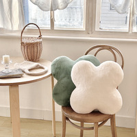 Nordique Ins Style couleur unie petite fourrure de lapin trèfle à quatre feuilles jeter oreiller Simple décoration de la maison épaissie en peluche canapé coussin