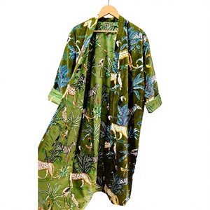 Bata Larga de Terciopelo Suave con Estampado Animal Verde para Mujer, Ropa de Estar por Casa Informal de Verano - Product Image 1