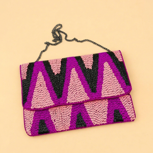 Bolso de mano tipo sobre con cuentas de vidrio de diseño, hecho a mano, con patrón geométrico y correa de cadena. - Product Image 1