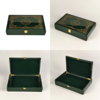 Boîte cadeau en bois rectangulaire brillante vert foncé faite à la main avec logo personnalisé et motif arabe doré pour le Ramadan, l'Aïd et les dattes