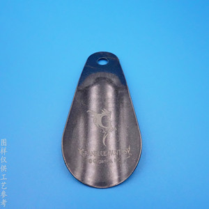 Chausse-pied en acier inoxydable finition nickel antique, forme géométrique, avec logo personnalisé pour cadeaux d'affaires et accessoires - Product Image 2