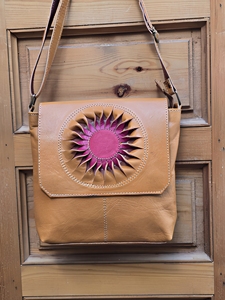 Sac Hobo Bohème Marocain Rouge Toutes Saisons, Motif Rayons de Soleil, Clous Argentés, Fermeture à Boucle Rivetée, Capacité Moyenne, Bandoulière - Product Image 3
