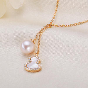 สร้อยคอผู้หญิงระดับไฮเอนด์จากฮูลู ทำจากเงินแท้ ประดับมุกน้ำจืดแท้ แสงเงางาม พร้อมจี้เพชรซิรคอน ดีไซน์สวยงาม - Product Image 4