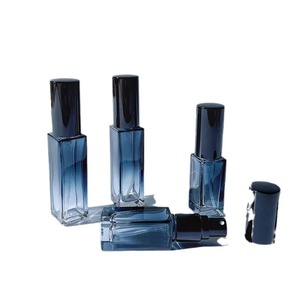 Flacon pulvérisateur portable de voyage à brume fine 5ml 10ml 20ml, atomiseur carré en verre bleu dégradé, sérigraphié mat, vide pour <span class=keywords><strong>parfum</strong></span> - Product Image 5