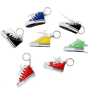 Porte-clés en plastique en forme de chaussure KS, tendance mode, pendentif multicolore - Product Image 1