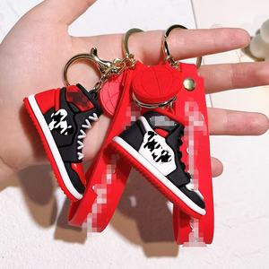 Porte-clés en forme de chaussure de basket-ball, dessin animé kawaii, PVC 3D, porte-clés anime, porte-clés de sac, cadeau, porte-clés en silicone personnalisé - Product Image 5