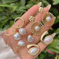 Boucles d'oreilles en perles artificielles en forme de coeur en or 18 carats plaqué cuivre à la mode avec divers styles pour les cadeaux quotidiens des femmes