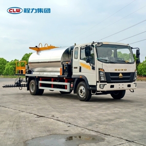 Camión Distribuidor de Asfalto Inteligente HOWO 4x2 de 6000L con Calentamiento por Aceite <span class=keywords><strong>Térmico</strong></span> y Pulverizador de Betún para Mantenimiento de Carreteras Municipales - Product Image 1