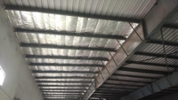 Tissu tissé en feuille d'aluminium hautement réfléchissant pour l'isolation thermique et la barrière radiante des toitures métalliques des entrepôts