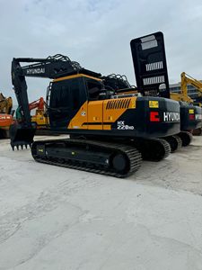 Excavatrice sur chenilles HYUNDAI HX220HD d'occasion de 22 tonnes, d'origine coréenne, bien entretenue, peu d'heures de fonctionnement, certifiée CE - Product Image 4