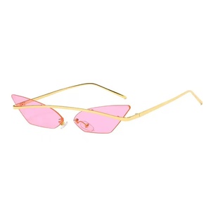 Occhiali da Sole Triangolari alla Moda 2026 per Donne e Uomini, Occhiali da Sole Senza Montatura Stile Occhio di Gatto, Lenti a Specchio con Gradiente - Product Image 4