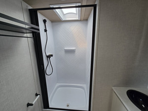 <span class=keywords><strong>Camping</strong></span>-<span class=keywords><strong>car</strong></span> de luxe moderne, étanche, directement de l'usine, capacité 4-5 personnes, caravane tout-terrain en fibre de verre 4x4 à vendre - Product Image 4