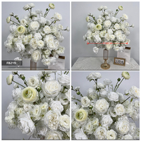 Vente en gros de centres de table de mariage élégants et réalistes de haute qualité, fournitures pour la décoration de table de fête, boule de fleurs artificielles en soie blanche