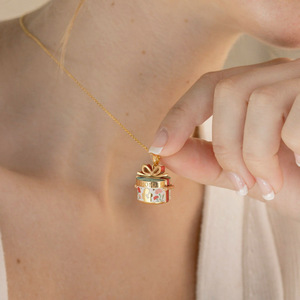 Nuevo Collar con Diseño de Caja de Regalo <span class=keywords><strong>para</strong></span> Mamá, Colgante de Cobre Chapado en Oro de 18K con Lazo Pintado, Joyería Significativa <span class=keywords><strong>para</strong></span> el Día de la Madre - Product Image 4